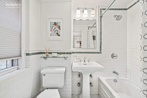 Sold by Sotheby's International Realty | media 6