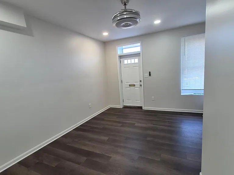 2015 E Fairmount Ave — Photo 8