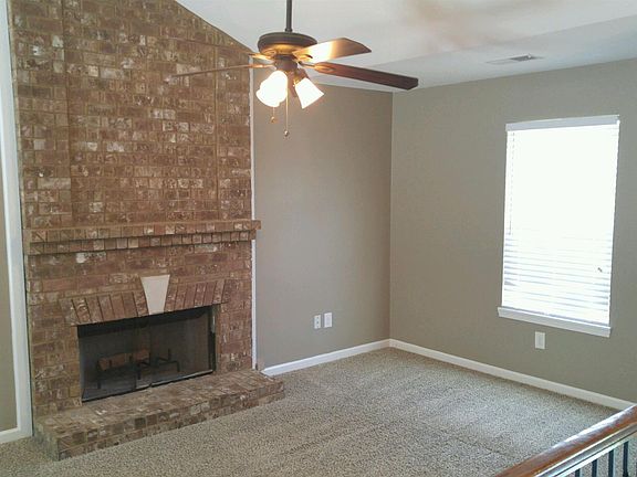3rd image of 1211 Applewood Cir
