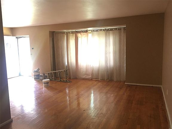 3rd image of 6923 Forest Hill Dr
