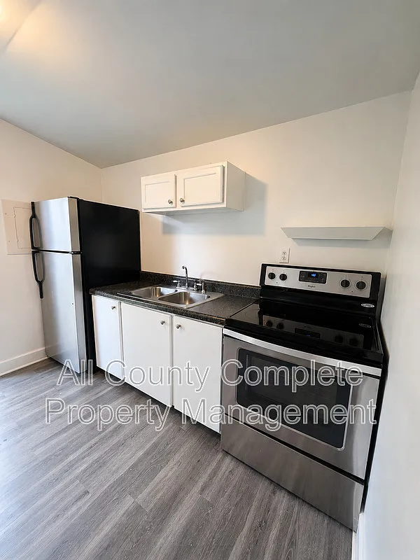 1 bed, 1.0 bath, 300 sqft, $600 — Photo 4