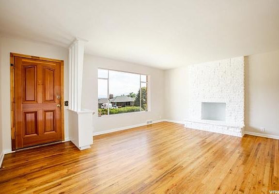3rd image of 2435 E Emerson Ave