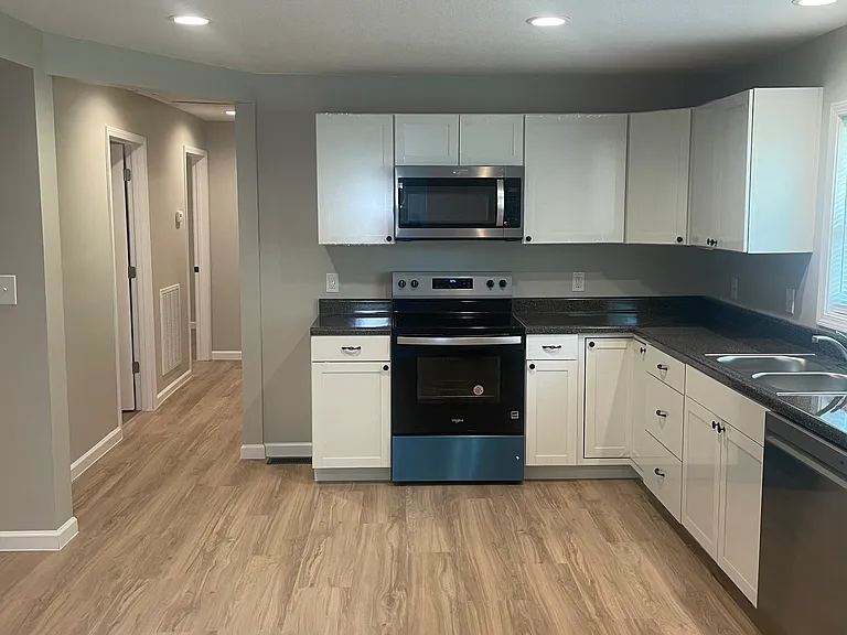 8915 B Dr — Photo 10