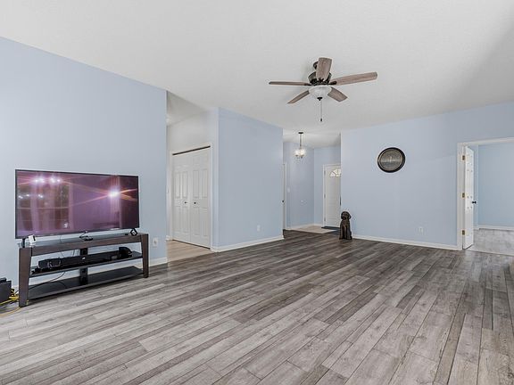 5th image of 3811 S Walnut Bnd