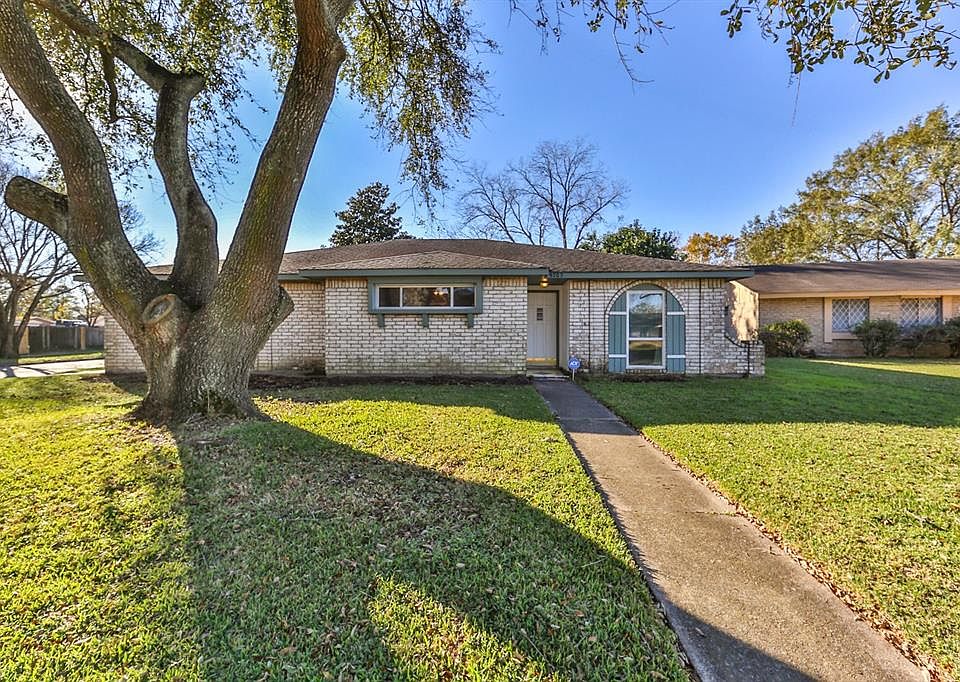 1st image of 9703 Crooked Wood Ln