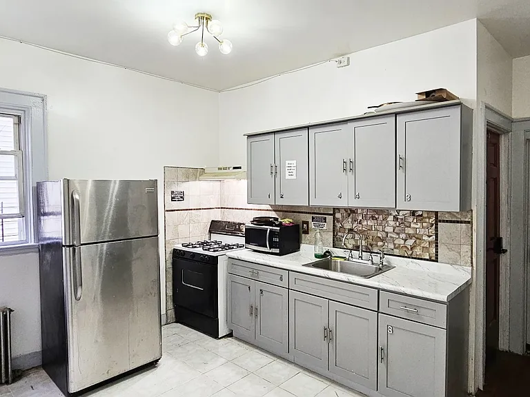 535 E 29th St #2.1 — Photo 3