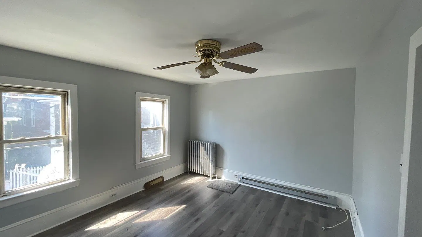 513 Baker St — Photo 3