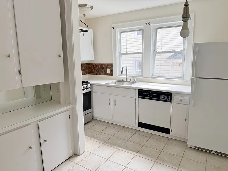 175-1L Putnam St — Photo 3