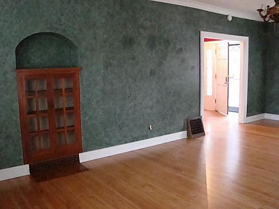 4th image of 428 NE 15th St