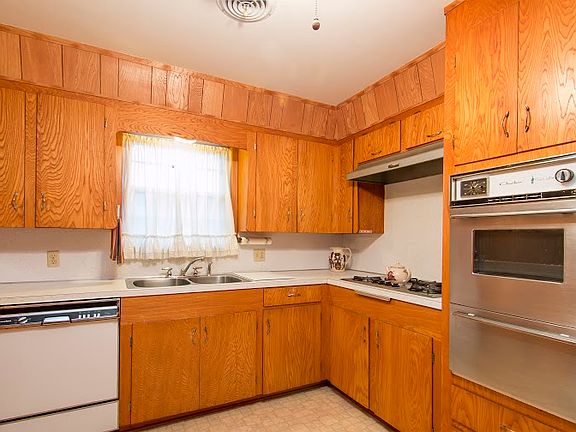 3rd image of 200 E Martindale Dr