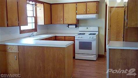 3rd image of 215 74th St