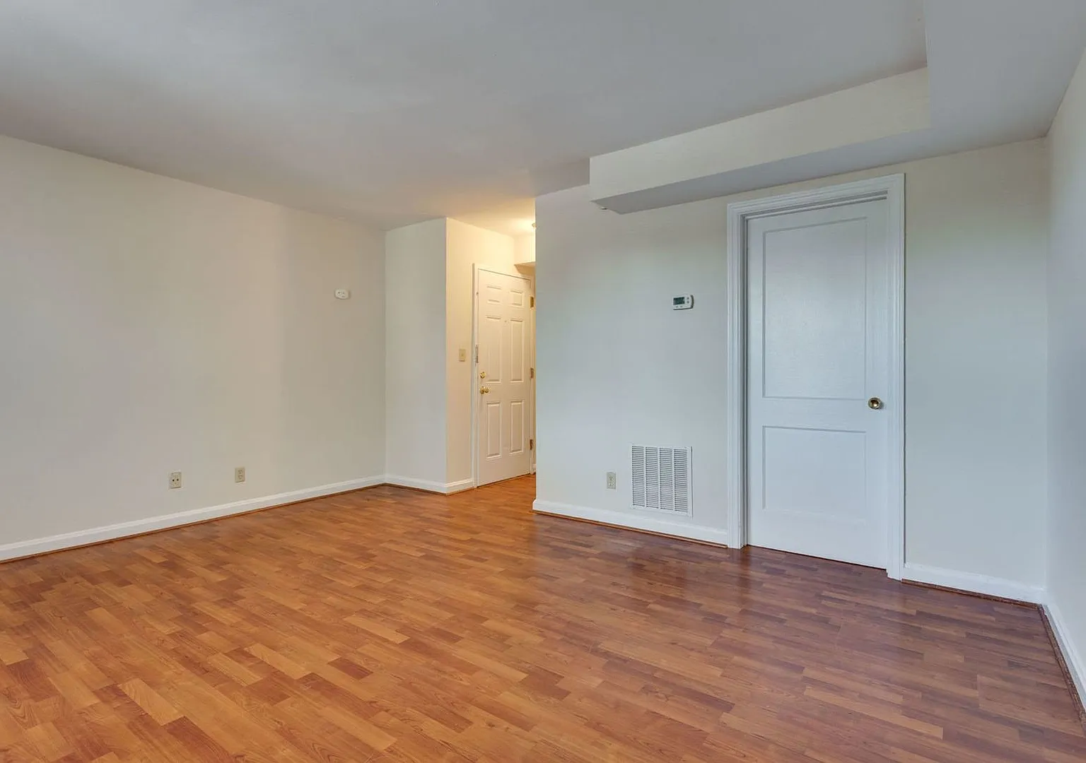 Mason Arms Apartments — Photo 2