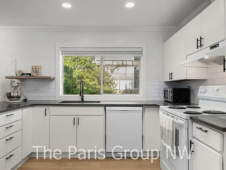 2303 NE 7th St — Photo 9