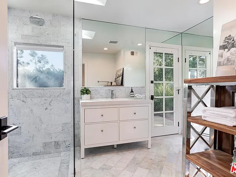 1075 Wallace Rdg — Photo 35