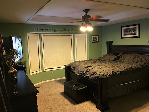 Master w/ Walk In Closet