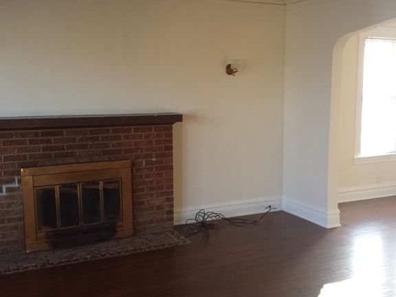 4th image of 442 Hickory St #2