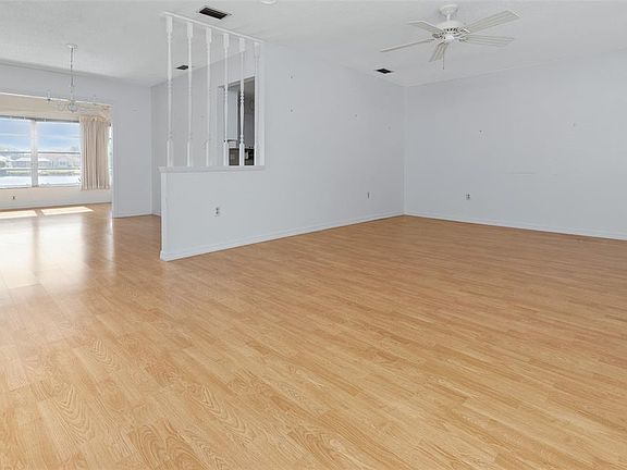 5th image of 2506 Newbury St