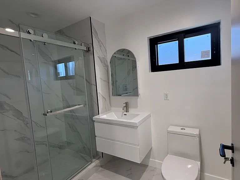 2215 N Naomi St #102 — Photo 5