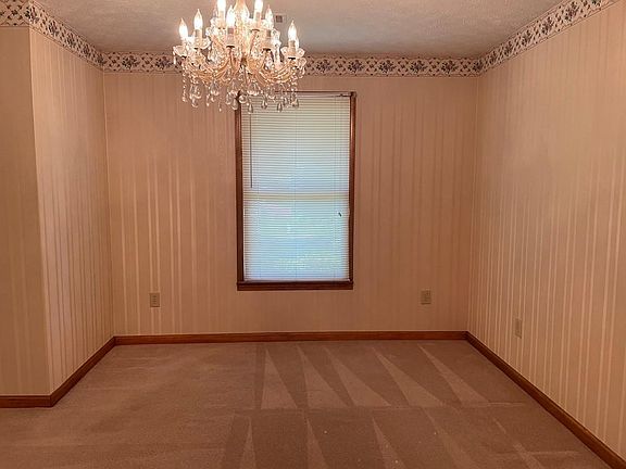 4th image of 74 Simmons Cir
