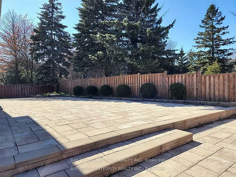 2 Lonsdale Ct — Photo 13