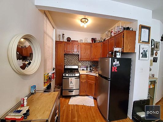 3rd image of 170 W 25th St APT 2A