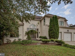 102 Saddlebrook Ct, Cherry Hill, NJ 08003