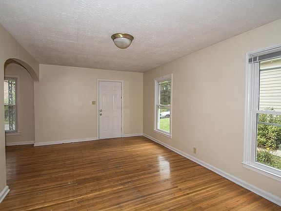 4th image of 5021 Indianola Ave
