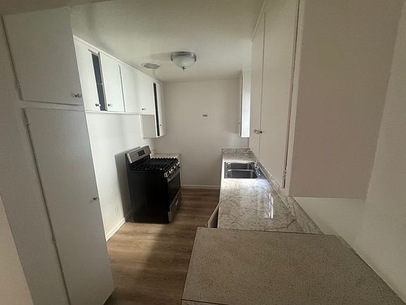 3rd image of 500 S Oxford Ave #1