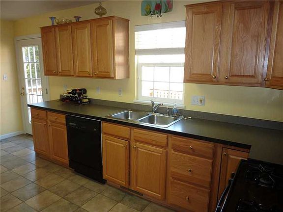 5th image of 719 Little Creek Ln
