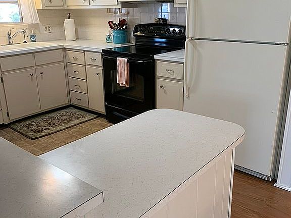 5th image of 2351 York Dr
