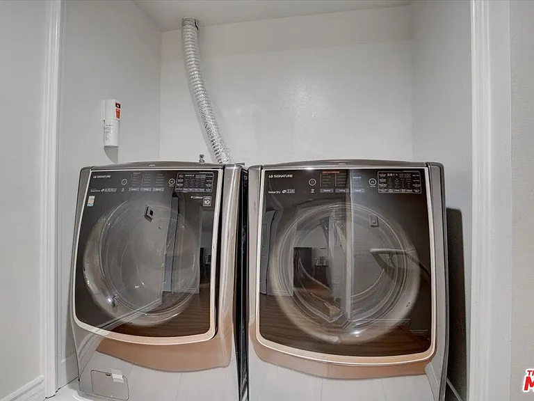 108 W Maple St #27 — Photo 17