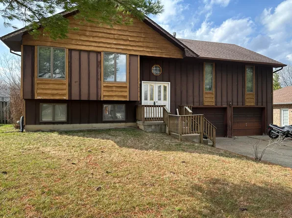 905 Sandy Ln, Marshall, MO 65340