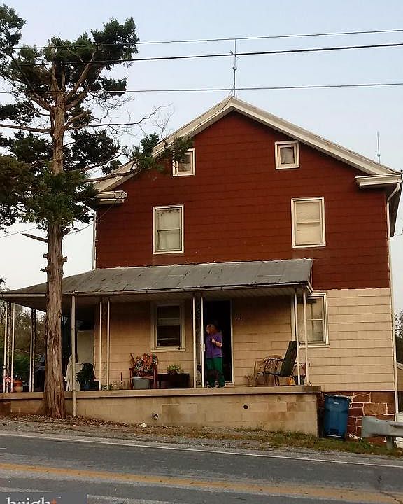 2nd image of 890 Old Trail Rd