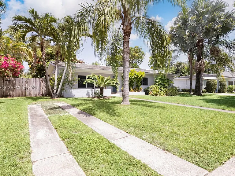 8315 SW 62nd Ct — Photo 3