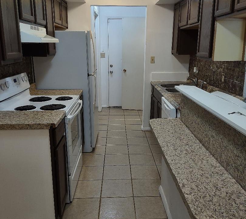 1st image of 890 Quadrilla Dr #890