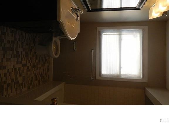 4th image of 14170 Garfield Ave