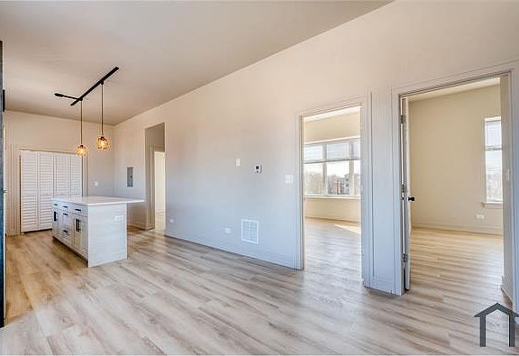 3rd image of 1427 S Kedzie Ave #2B