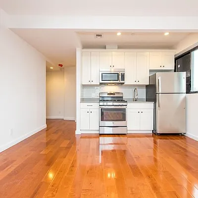 Rented by 50 Stanhope LLC | media 34