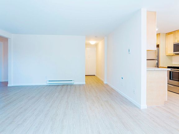 4th image of 2700 NE 125th St APT 101