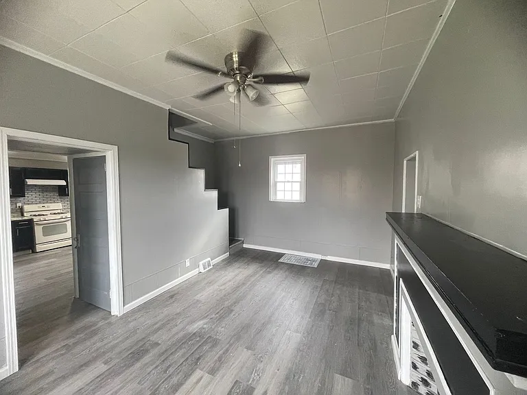 1044 Delaware Ave — Photo 12