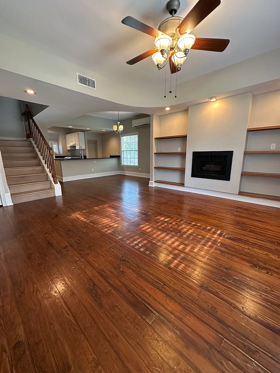 Open concept living area - 202 SE Wenona Ave #202