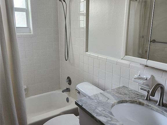 5th image of 6313 Saint Andrews Cir S