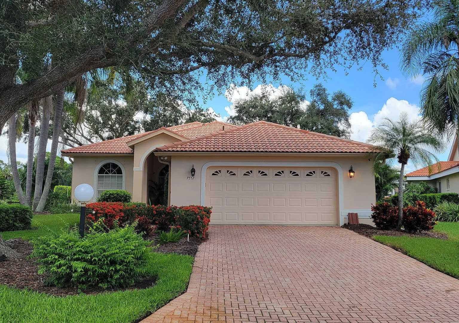 Seasonal/short term only 3/2 SFH with pool in Palm-Aire! — Photo 1