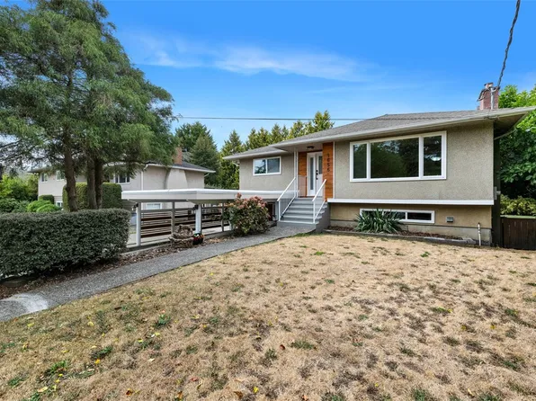 1656 Stanhope Pl, Saanich, BC V8P 1Y1