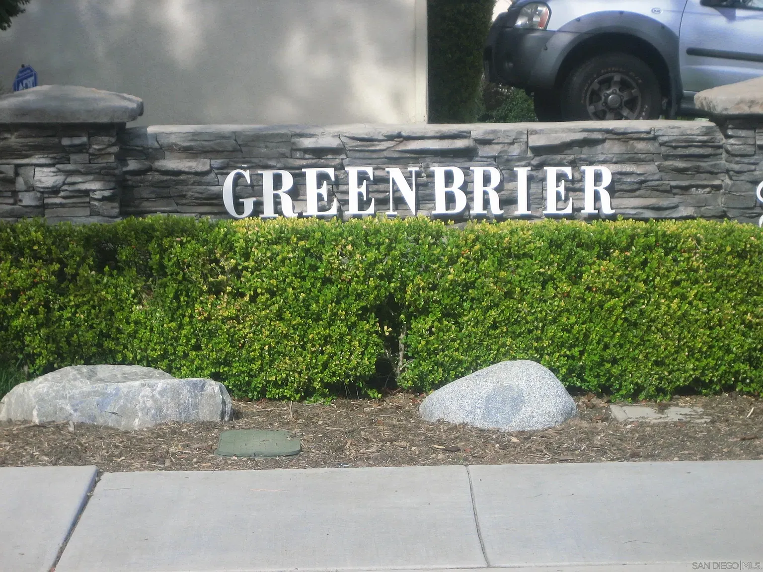 4 bed, 2.5 bath, 1880 sqft, $4,400 — Photo 3