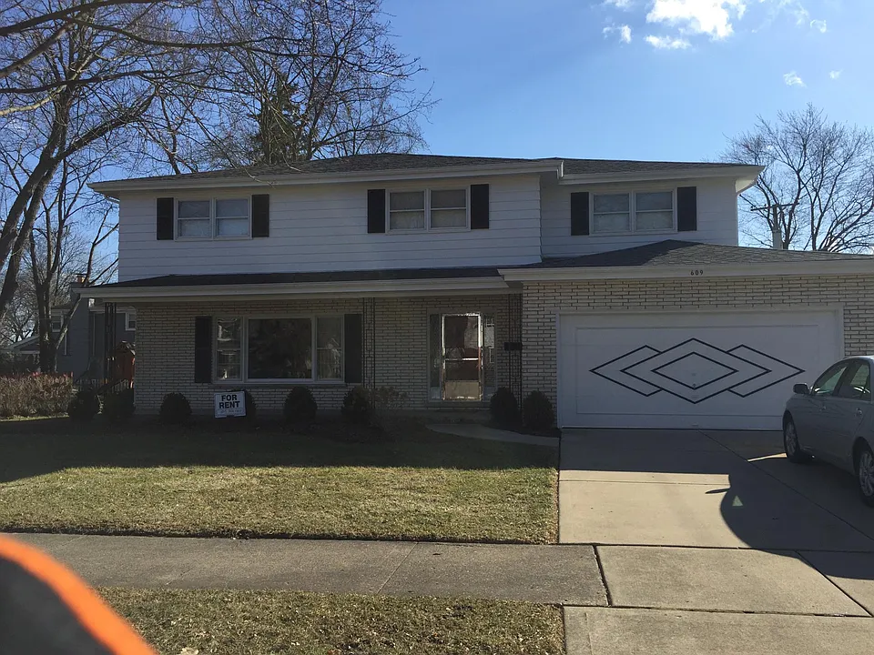 609 W George St
