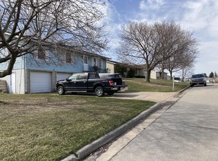 2109 Yorktown Rd, Dubuque, IA 52002