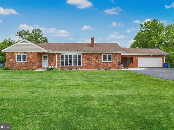 2801 Lisburn Rd, Camp Hill, PA 17011