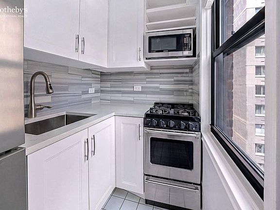 4th image of 205 E 77th St APT 9J