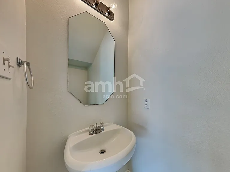 1052 Shadow Glenn Dr — Photo 14